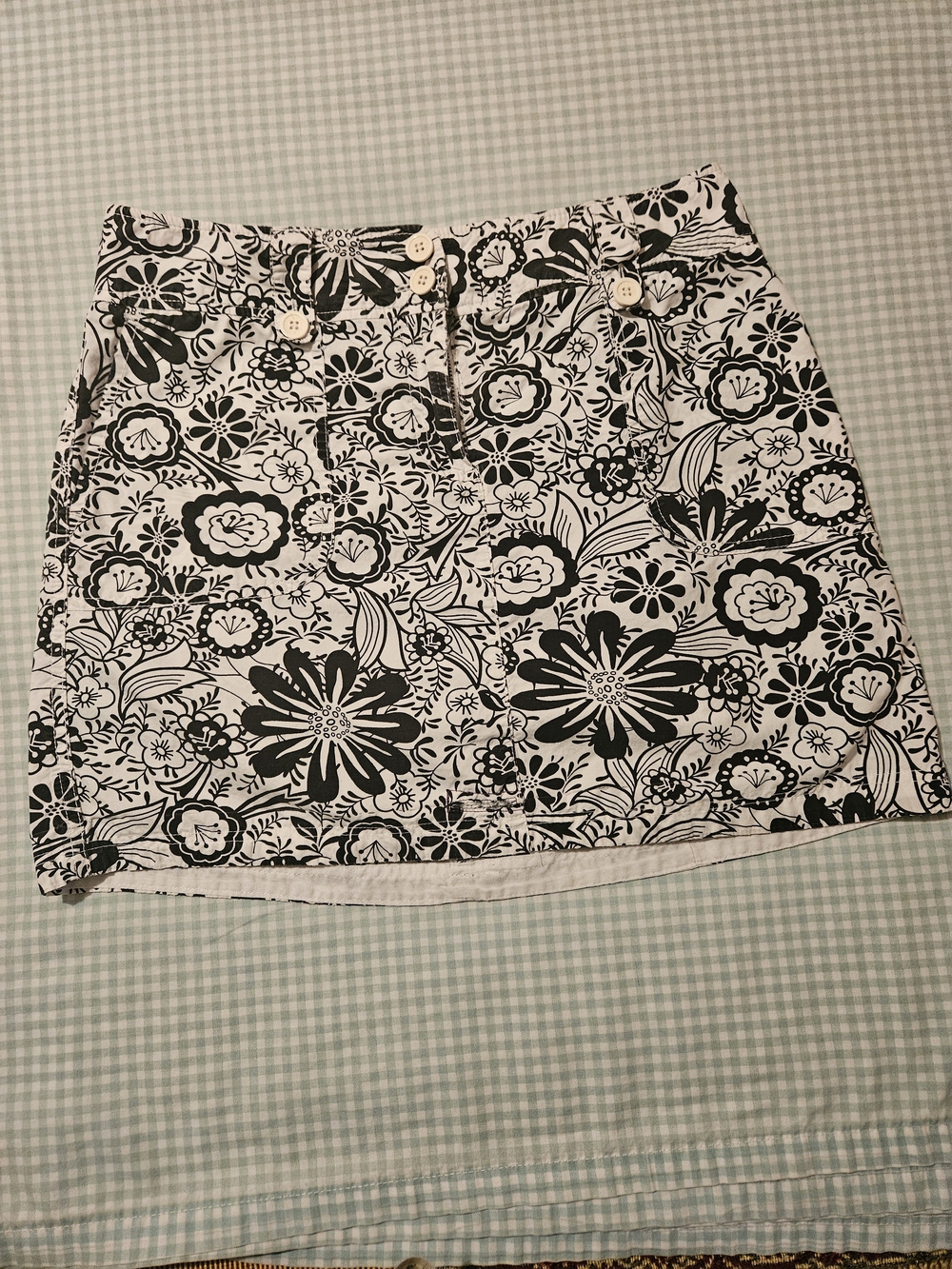 New York & Company Black and White Floral Skort